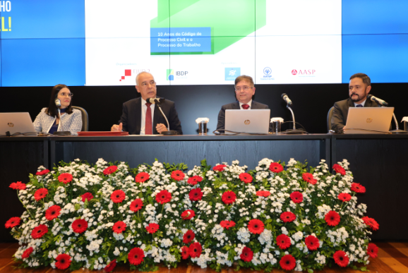 Especialistas de todo o país debatem processo do trabalho em evento do TRT