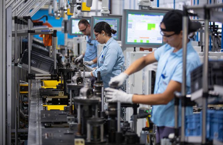 PECs da escala 6×1 não competem com proposta do governo